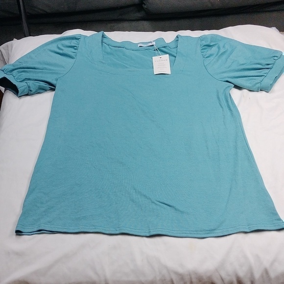 Adreamly Tops - NWT Adreamly women's XL top